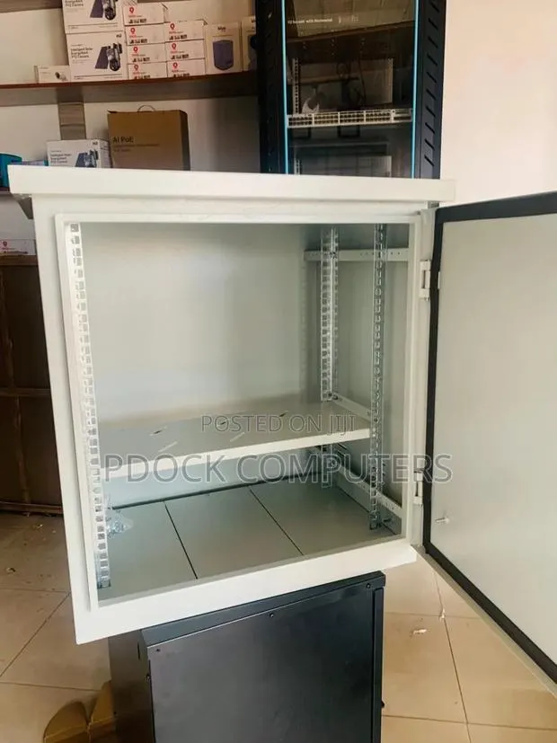 Outdoor 12u Rack Cabinet Waterproof Heavy Metal 600x650mm · Photo 1