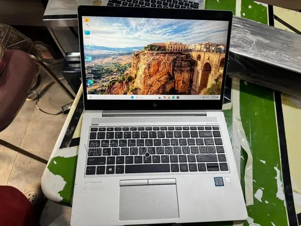 Laptop HP EliteBook 830 G7 8GB Intel Core i7 SSD 256GB · Photo 1