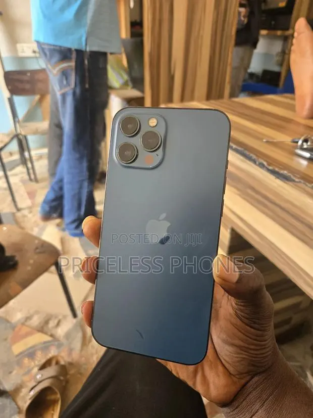 Apple iPhone 12 Pro Max 256 GB Blue · Photo 1