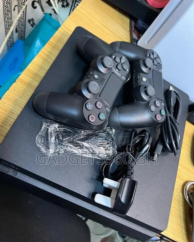 Sony Playstation 4 Slim (1tb) · Photo 1