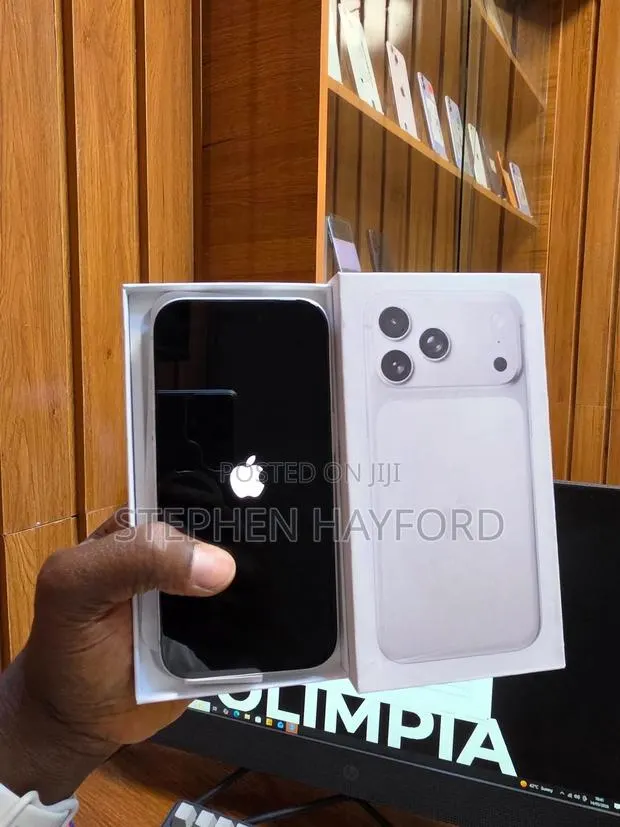 Apple iPhone 17 Pro Max 256 GB Silver · Photo 1