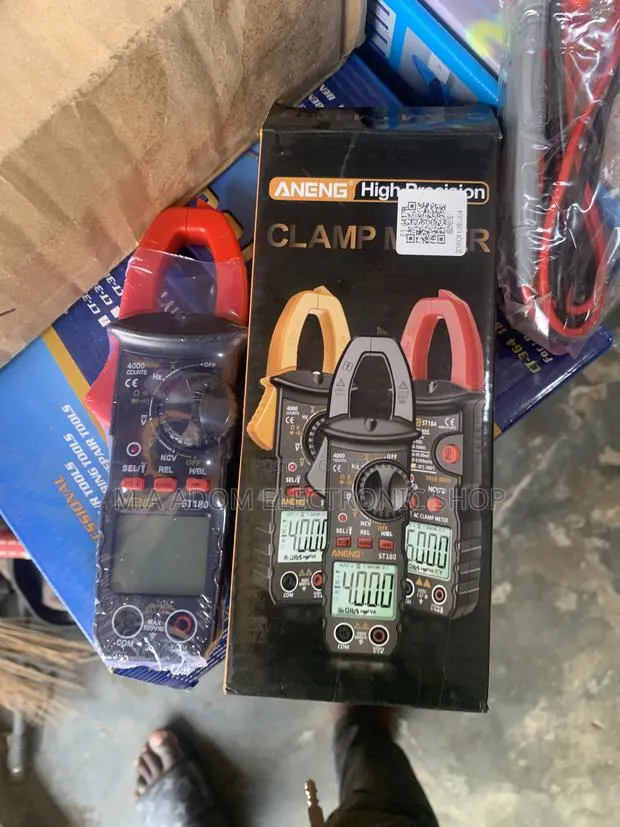 Clamp Meter for Measuring Ac/Dc Voltage Capacitor · Photo 1
