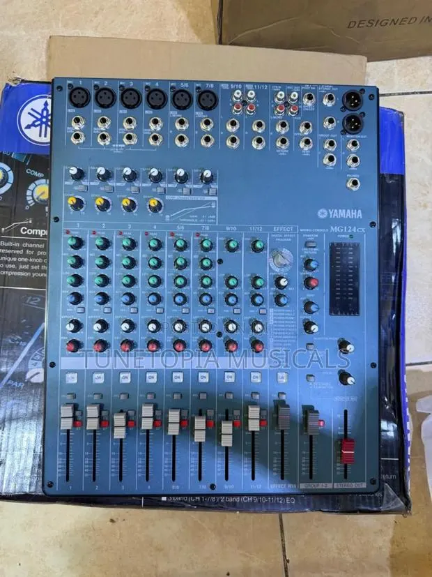 Yamaha Mg124cx 12-Channel Mixer · Photo 1