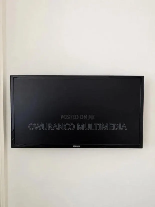 Samsung 32" TV (Model:UE32J4005AK) With Original Remote DVB-T2 Digital · Photo 1