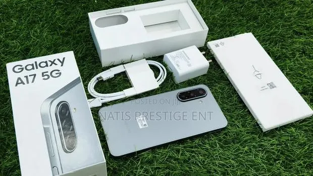 New Samsung Galaxy A17 5G 128 GB Silver · Photo 1
