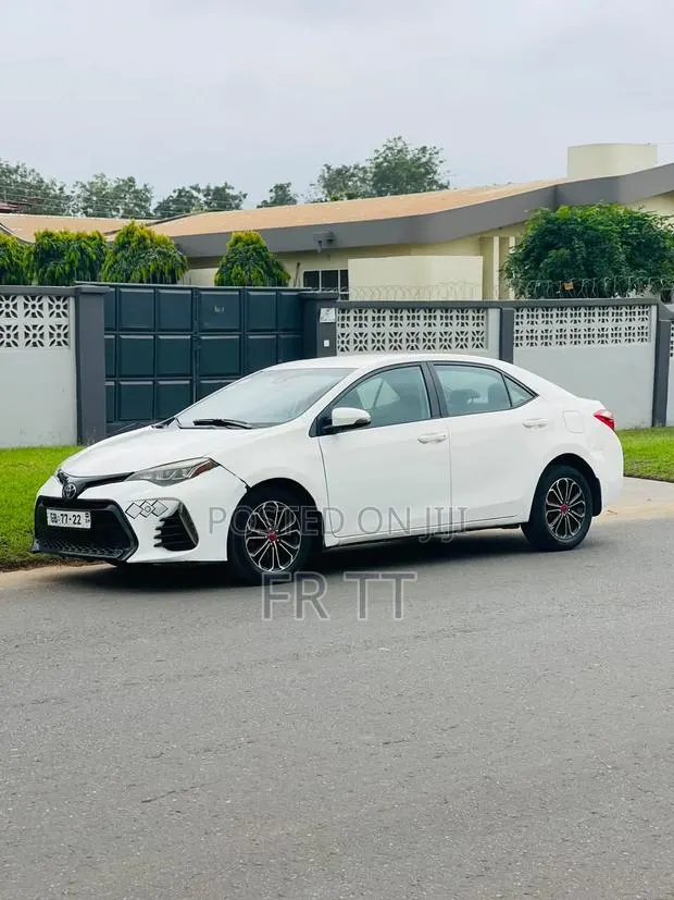 Toyota Corolla 2018 White · Photo 1