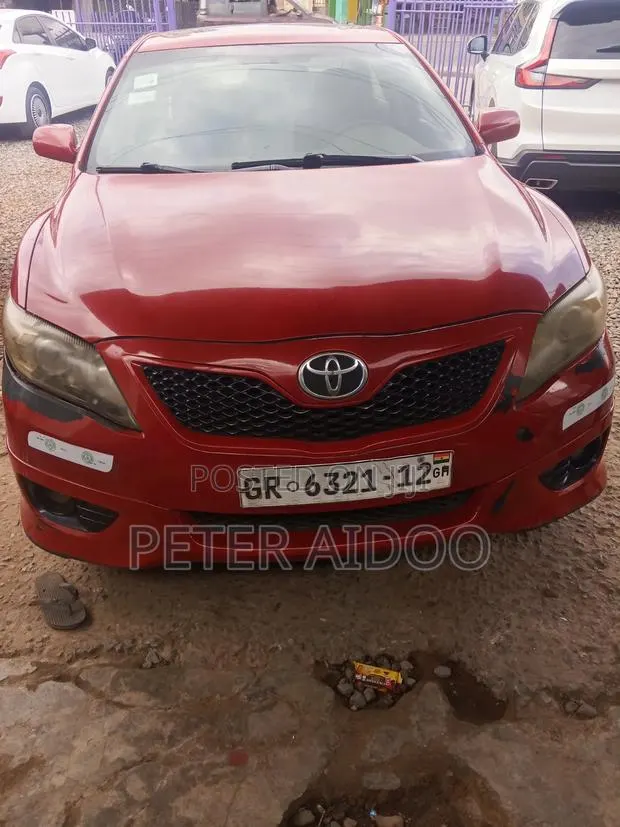 Toyota Camry 2011 Red · Photo 1