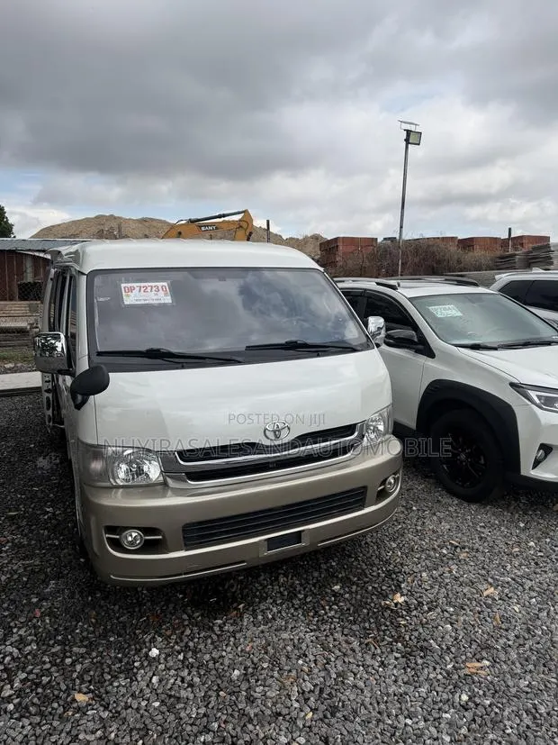 Toyota HiAce 2017 White