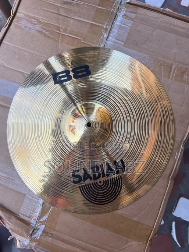 Sabian B8 18inches Cymbal · Photo 1