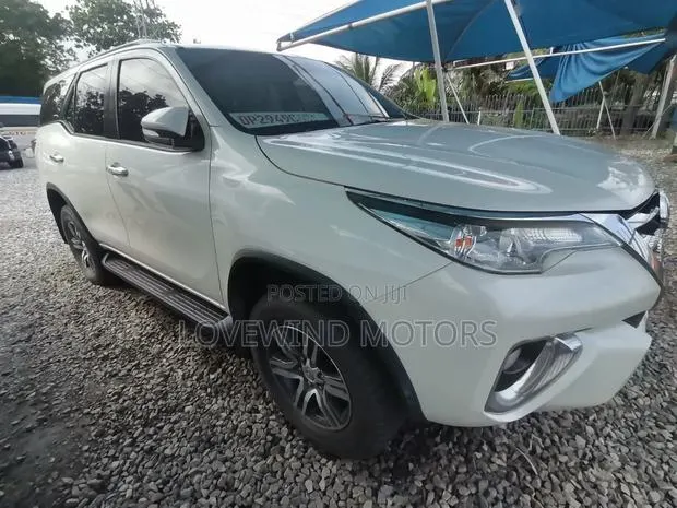 Toyota Fortuner 2.7 AWD 2014 White · Photo 1