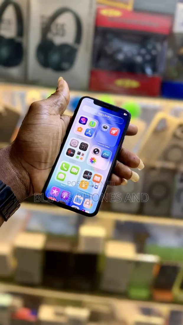 Apple iPhone 11 Pro 256 GB Silver · Photo 1
