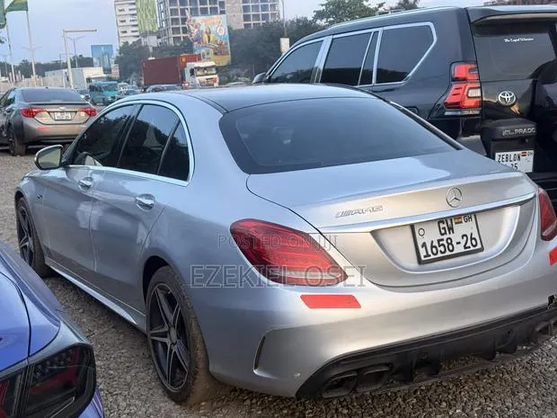 Mercedes-Benz C300 Base 4Matic Sedan AWD (2.0L 4cyl 7A) 2016 Silver · Photo 1