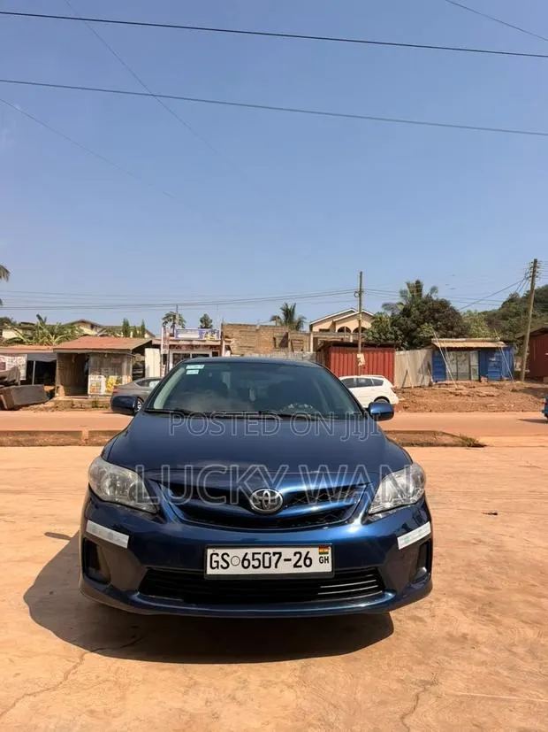 Toyota Corolla LE 4dr Sedan (1.8L 4cyl 4A) 2012 Blue · Photo 1