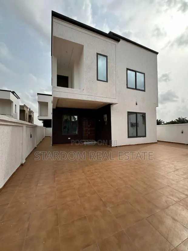 3bdrm Townhouse/Terrace in School Junction, Ashaley Botwe for sale · Photo 1