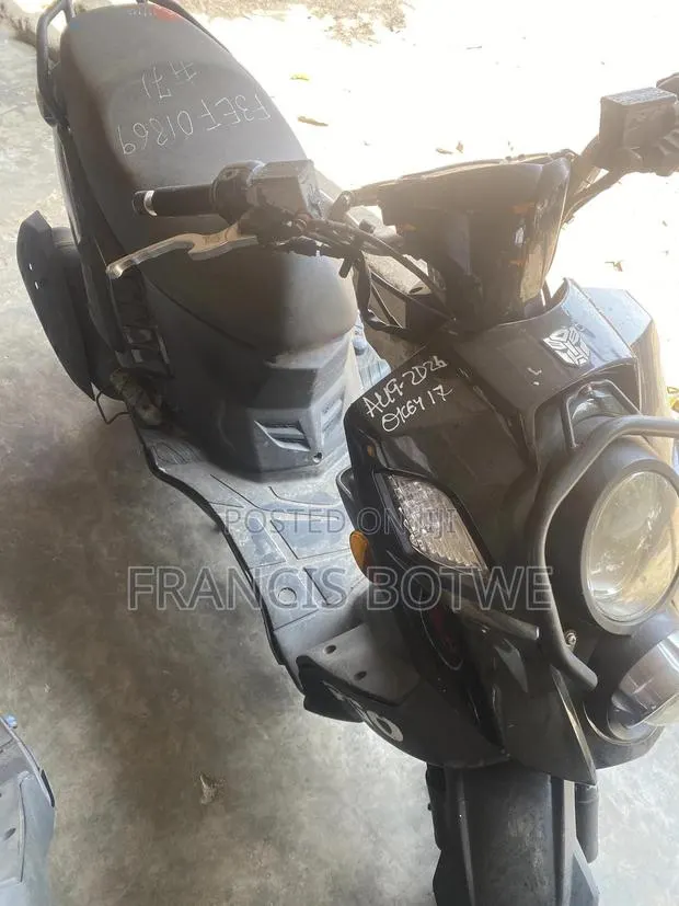 Piaggio Scooter 2023 Black · Photo 1