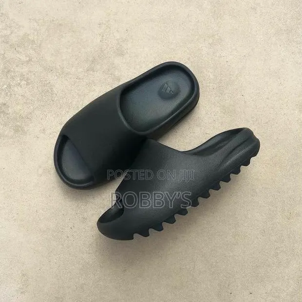 Adidas Yeezy Slide · Photo 1