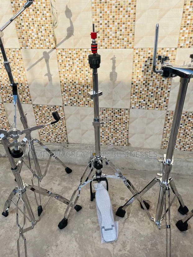 Drum Throne, Cymbals Stands, Hihats Stand · Photo 1