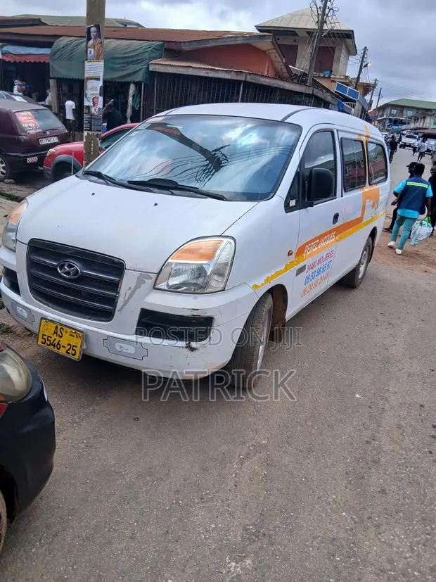 Hyundai H1 2005 White · Photo 1