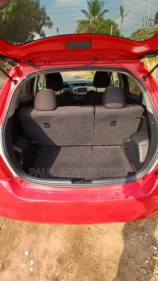 Toyota Vitz 1.3 FWD 3dr 2012 Red · Photo 1