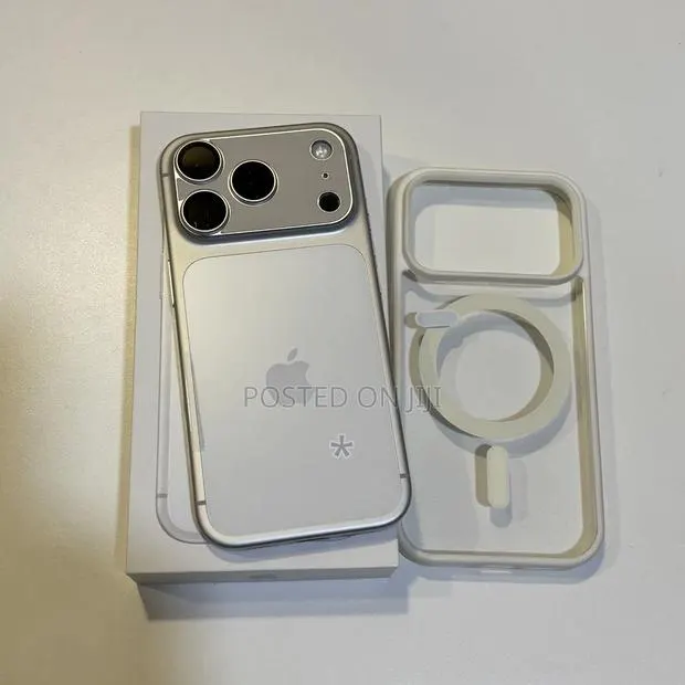Apple iPhone 17 Pro Max 512 GB White · Photo 1