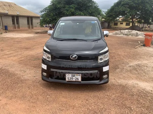 Toyota HiAce 2013 Black