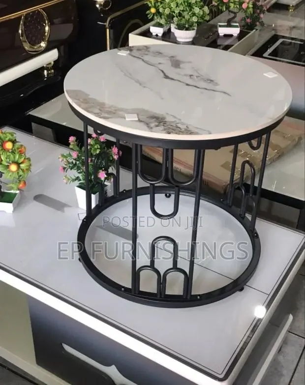 Round Centre Table · Photo 1