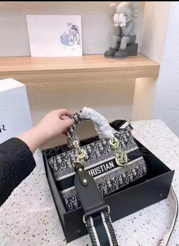 Christian Dior Bag in Box · Photo 1