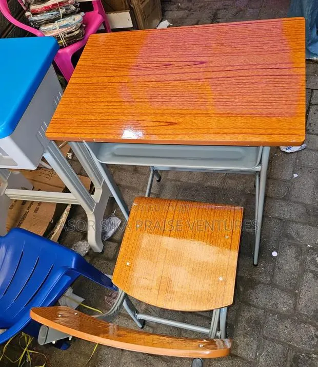 Table and Chair · Photo 1