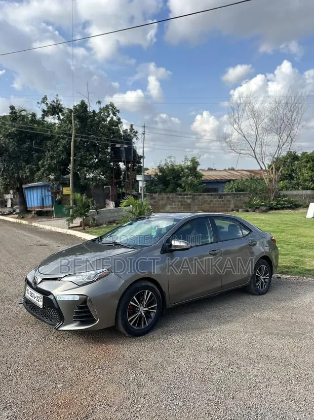 Toyota Corolla LE (1.8L 4cyl 2A) 2018 Gray · Photo 1