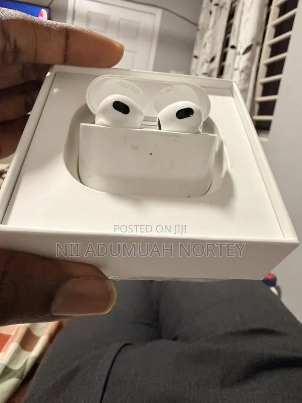Used UK Apple AirPods 3 for Sale · Photo 1