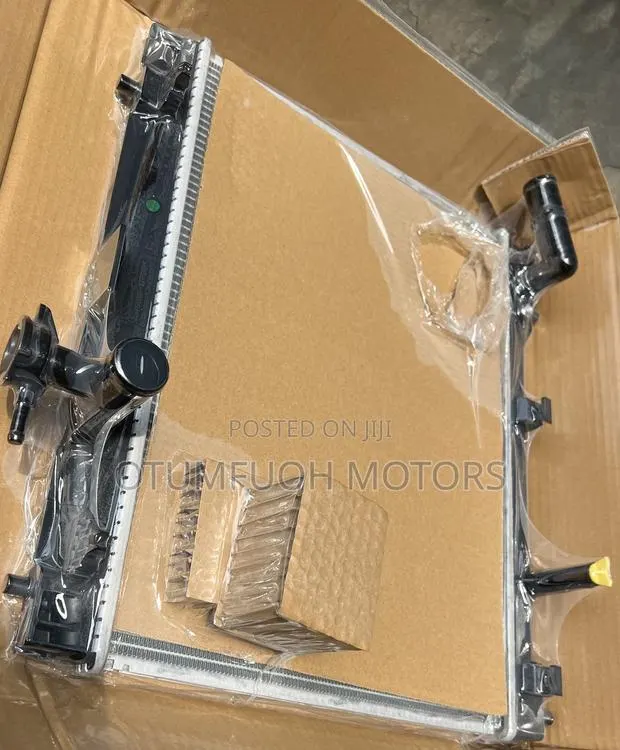 Toyota Vitz 2012 2013 2014 2015 Radia (Water Tank) · Photo 1
