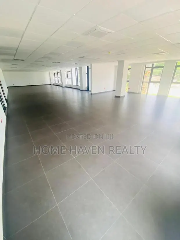 180sqm Office Space for Rent at Kanda Estate · Photo 1