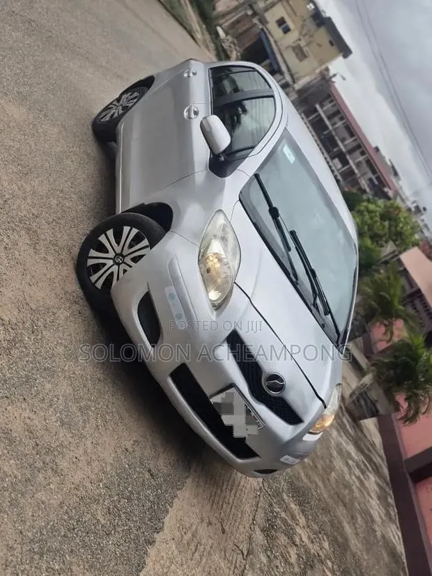 Toyota Vitz 1.0 FWD 5dr 2010 Gray · Photo 1