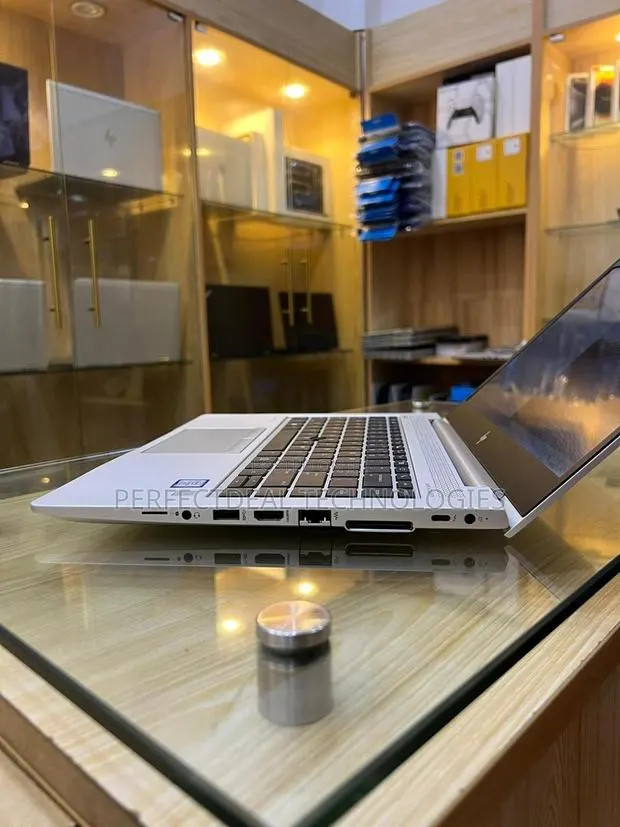 New Laptop HP EliteBook 840 G6 8GB Intel Core i7 SSD 256GB · Photo 1