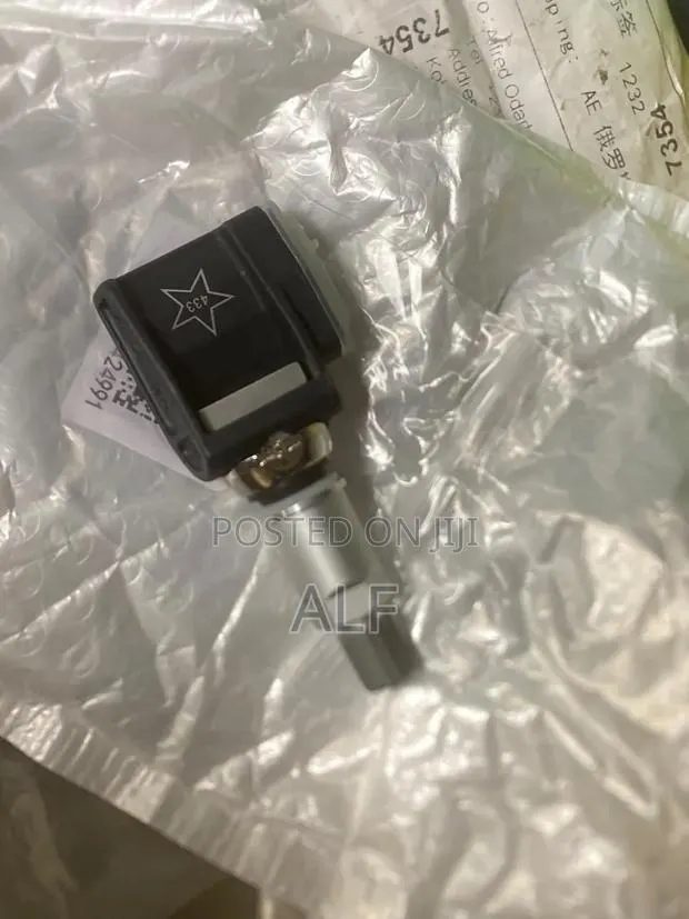 Tire Pressure Sensor E,G Class · Photo 1