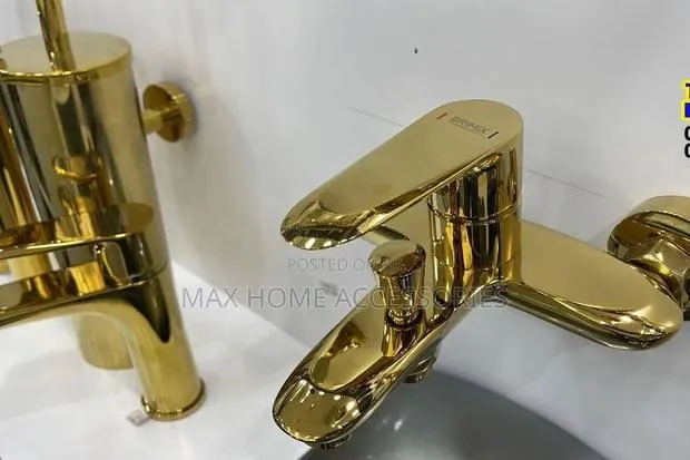 Gold Telephone Shower · Photo 1