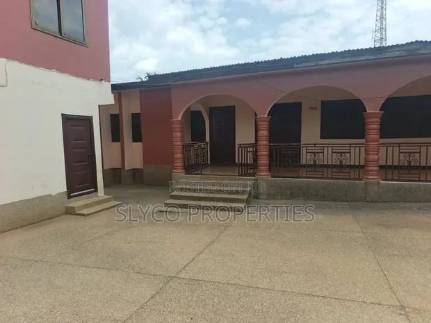 6bdrm Apartment in Koforidua Okorase, New-Juaben Municipal for rent · Photo 1