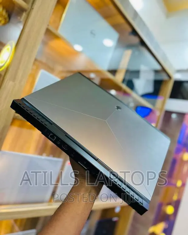 Laptop Dell Alienware 15 R3 16GB Intel Core I7 SSHD+SSD 1.5T · Photo 1