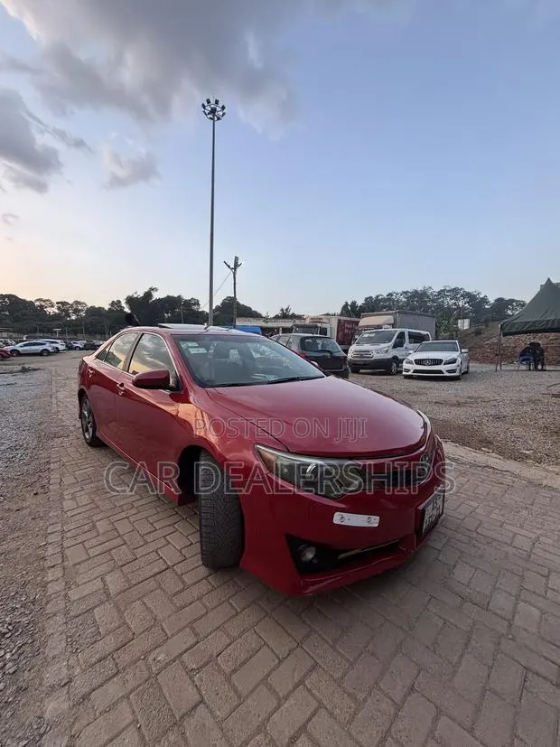 Toyota Camry 2014 Red · Photo 1