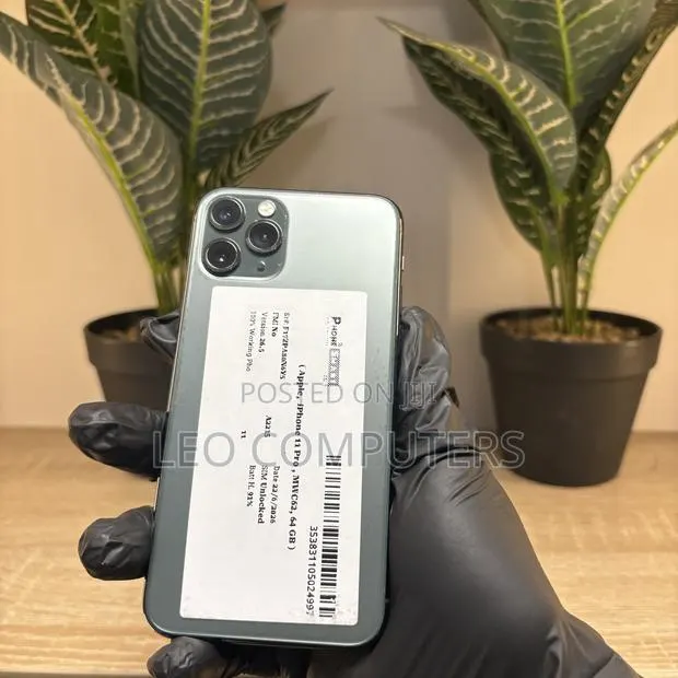 Apple iPhone 11 Pro 64 GB Green · Photo 1