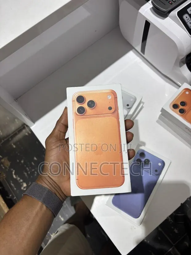 New Apple iPhone 17 Pro Max 256 GB Orange · Photo 1