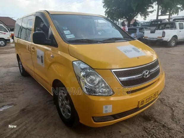 Hyundai Starex 2014 Yellow · Photo 1