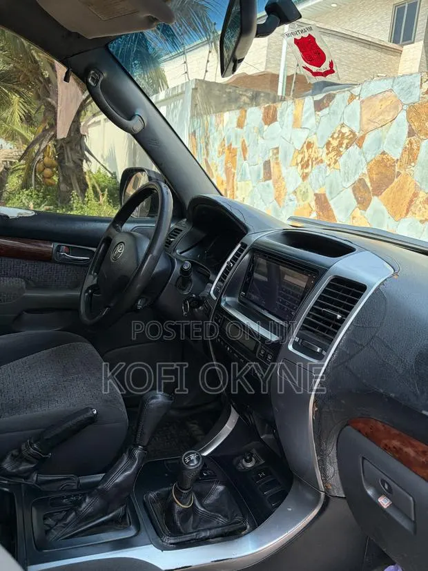 Toyota Land Cruiser Prado 3.0 D-4D 5dr 2004 Black · Photo 1