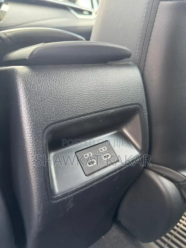 Toyota Corolla XSE 2024 Silver · Photo 7