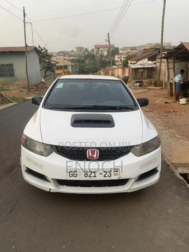 Honda Civic 1.8 3 Door Automatic 2010 White · Photo 1