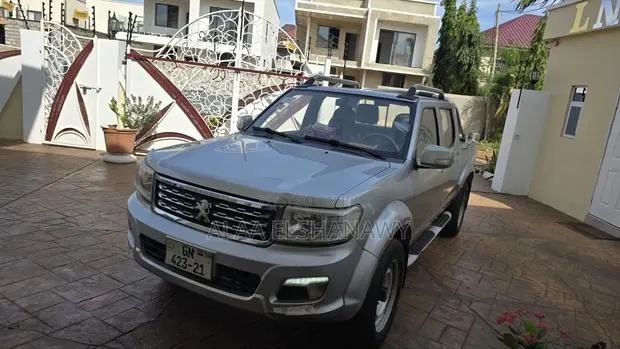 Peugeot Landtrek 1.9 Diesel Double Cab AWD 2021 Gray · Photo 1