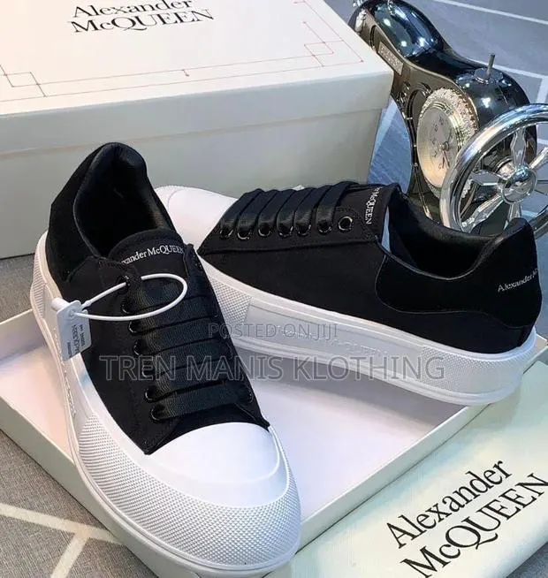 Alexander McQueen Black/White · Photo 1