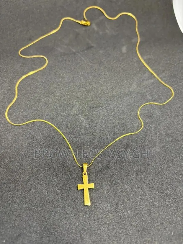 Small Cross Necklace · Photo 1