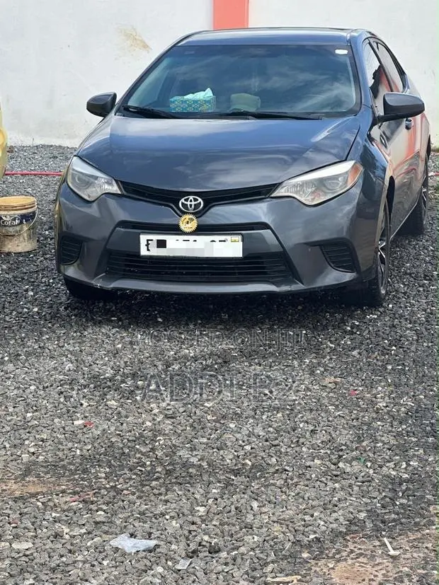 Toyota Corolla LE 4dr Sedan (1.8L 4cyl CVT) 2015 Gray · Photo 1
