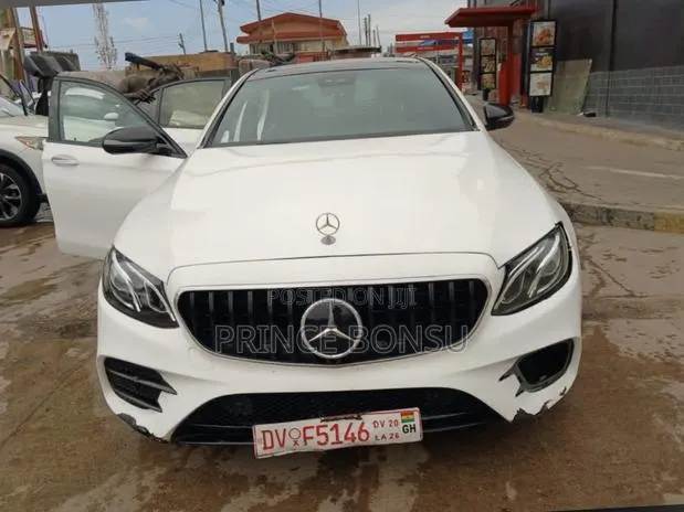 Mercedes-Benz E300 2018 White · Photo 1